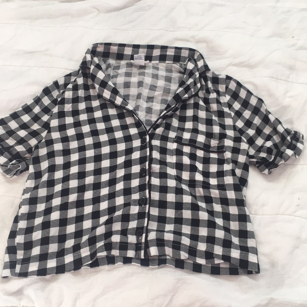 Black and white crop top button up shirt. Size S.
